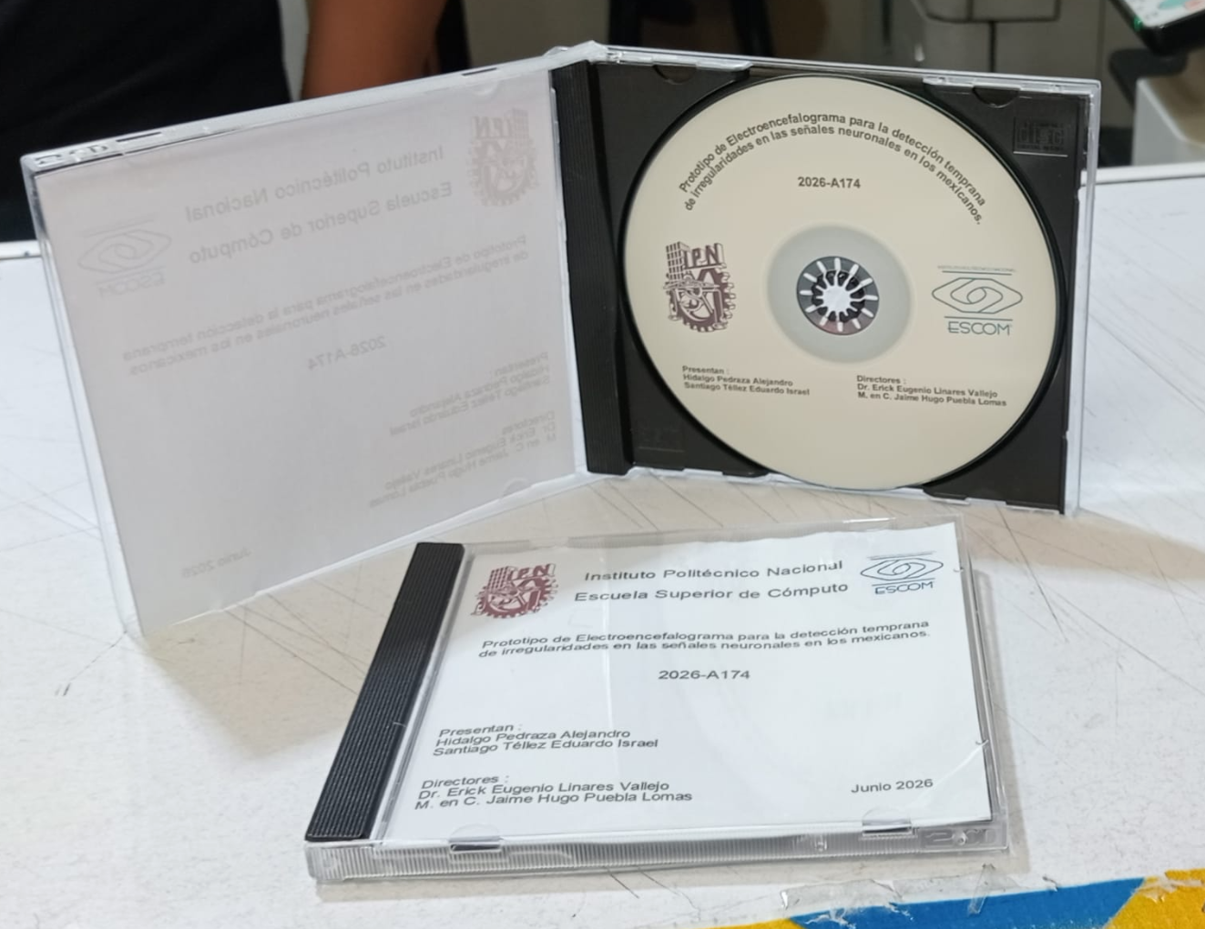 Disco compacto impreso para tesis de la Escuela Superior de Cómputo